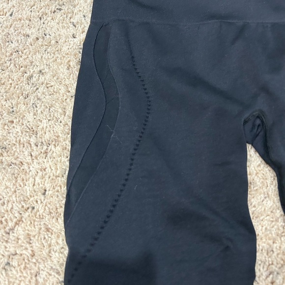 Black Cutout Detail Leggings size M - Picture 2 of 3